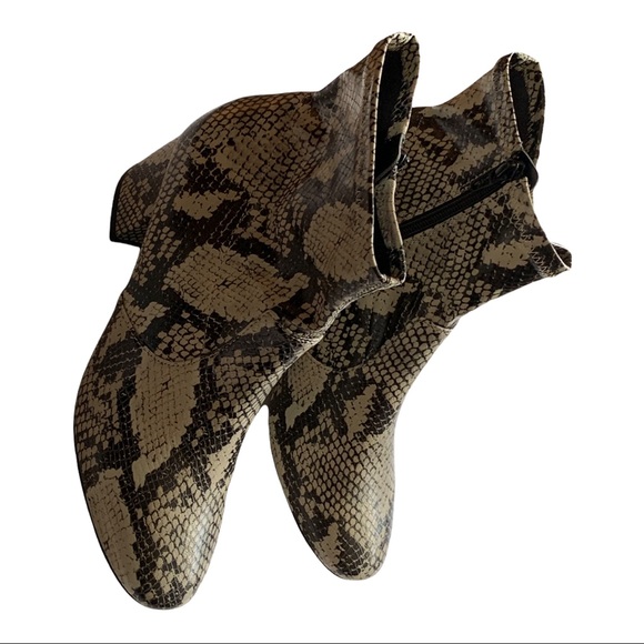TIME AND TRU SNAKE PRINT BOOTS, SIZE 7.5 - Picture 12 of 14